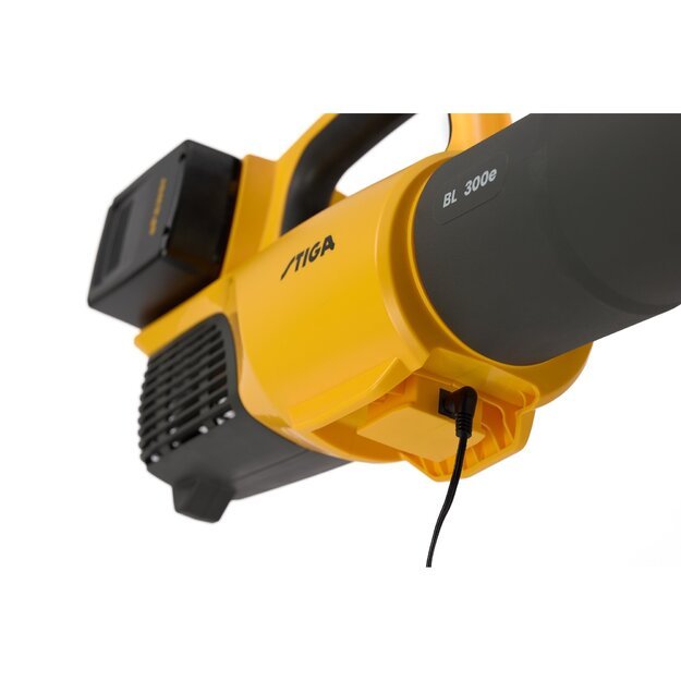 Akum. lapų pūstuvas Stiga BL 300e Kit (2x20V - 4Ah baterija komplekte)