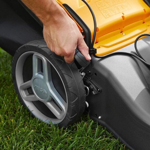 Vejapjovė akumuliatorinė STIGA Collector 48 S AE Kit (48V, savaeigė, 5 Ah)